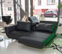 Franz Fertig Riga XL Schlafsofa in Leder schwarz Ausstellungsstück - rechter Sitz vorne, recher Rücken leicht nach hinten geneigt