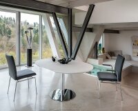 Bacher Filon Armlehnstuhl und Stuhl an Esstisch