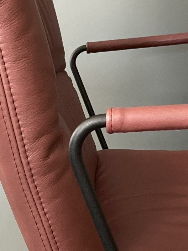 KFF Arva Light Stuhl mit Armlehnen schmal Drahtkufengestell