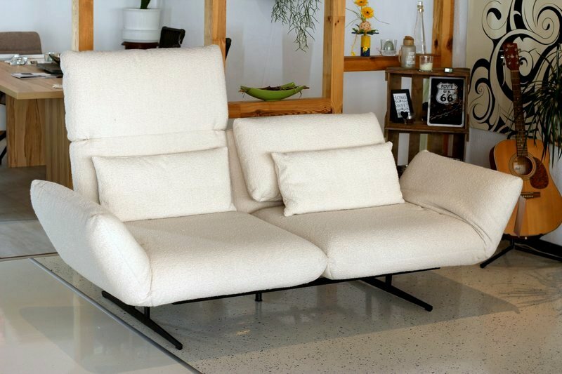 Signet Messin Funktionssofa 2-sitzig in Bezug Locarno creme - Ausstellungsst&uuml;ck - R&uuml;ckenteil links hochgeklappt