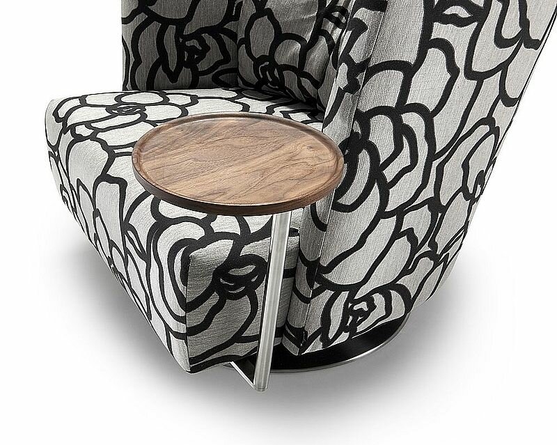 mit Schwenktisch rund hoch - in Nussbaum massiv geölt